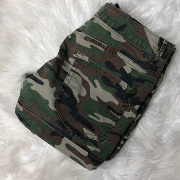 For ever 21 army shorts - Picture 2 of 3